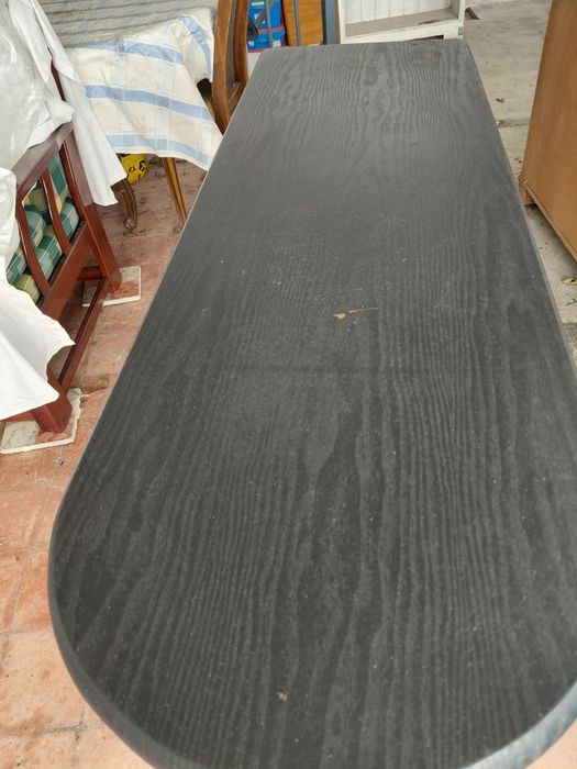 Mesa estreita,comprida preta