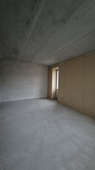 Продаж трикімнатної квартири у м.Самар (106 м²)