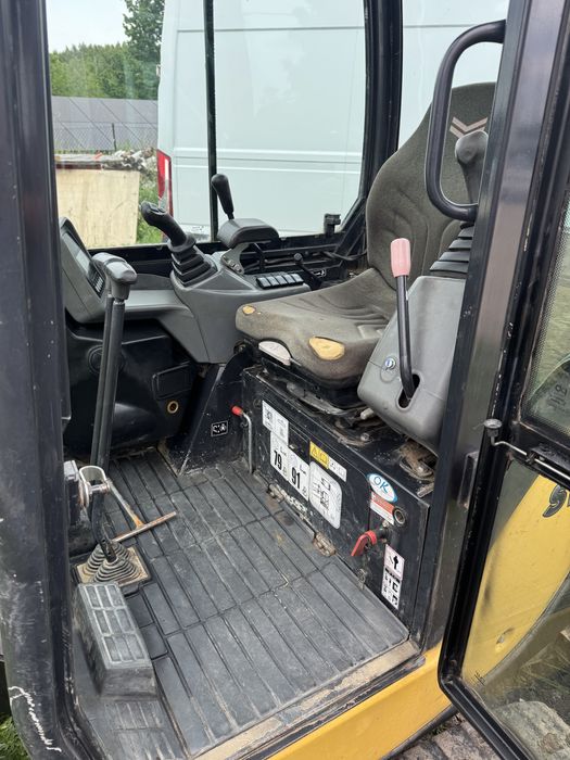 Minikoparka YANMAR SV18