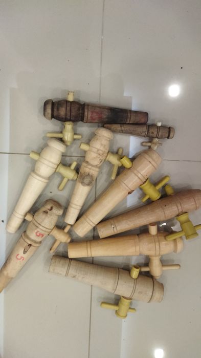 Torneira e rolhas em plastico