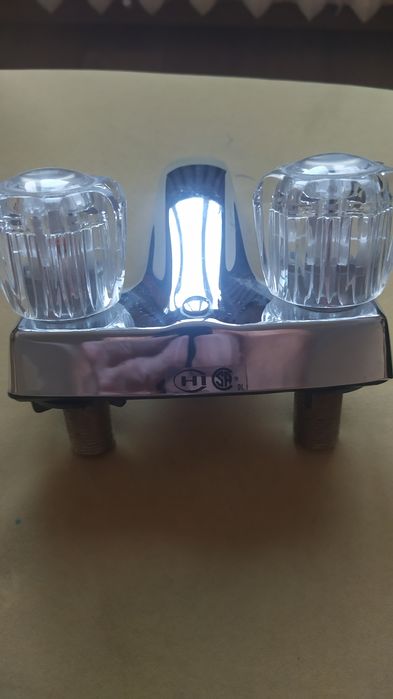 Смеситель для ванны.