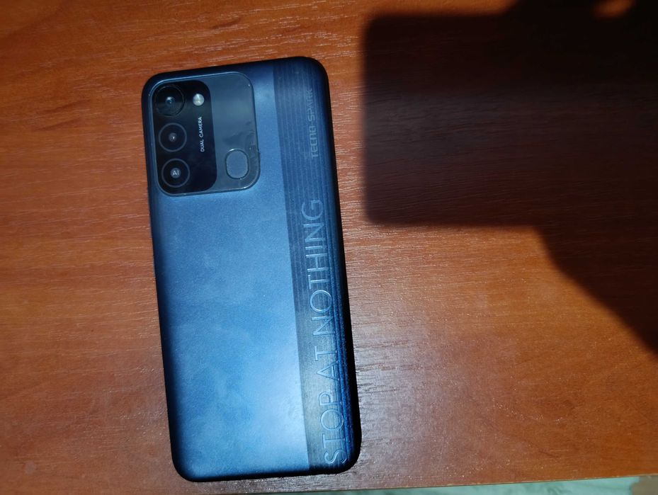 Продам телефон Tecno Spark 8c