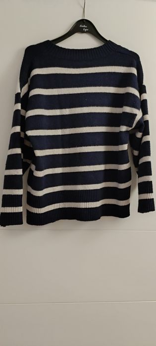 Camisola decote em V azul e branco, tamanho XS. Marca Stradivarius. Us