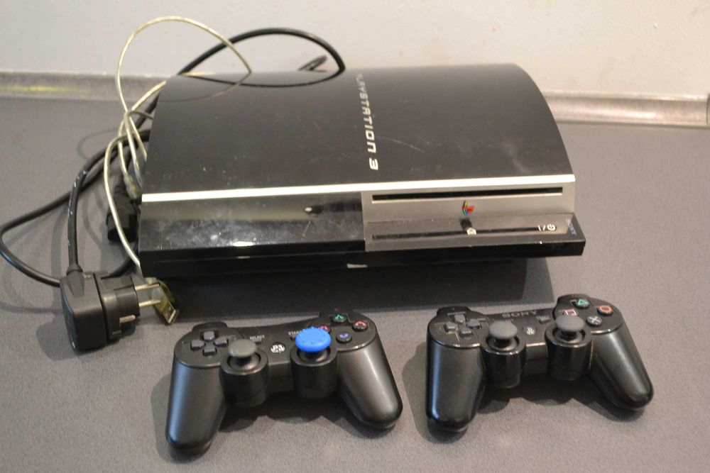 Konsola Playstation 3 + 2 pady