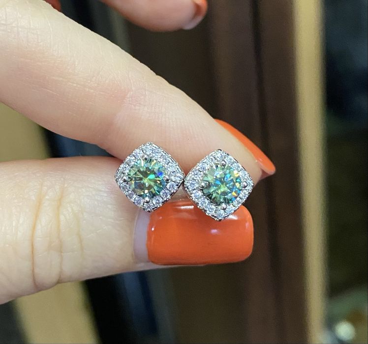 Срібні сережки з діамантами муасанітами колір синьо -зелений муассанит