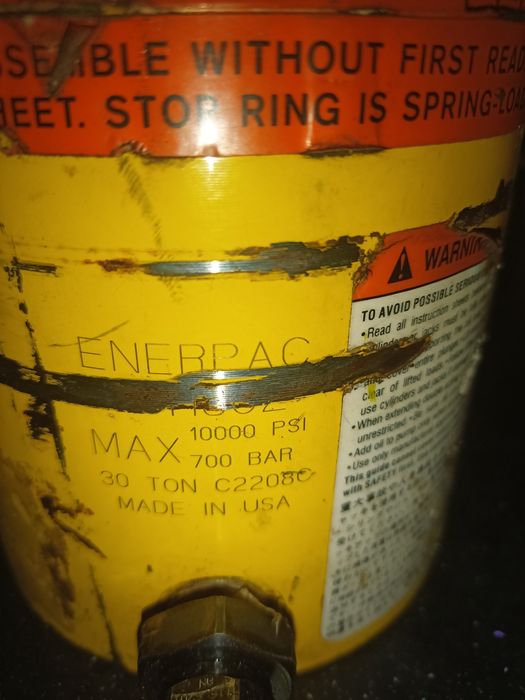 Siłownik hydrauliczny z otworem 30T