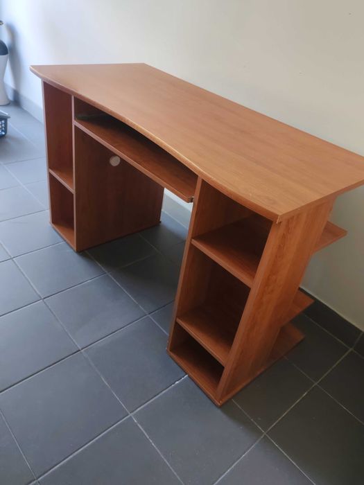 Secretária de Computador com Prateleiras | 130x76x55 cm