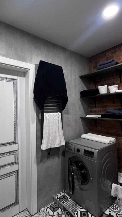 Видовий пентхаус з авторським ремонтом! Центр!