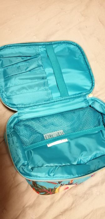 Damski kuferek kosmetyczny Summer Bliss Oriflame