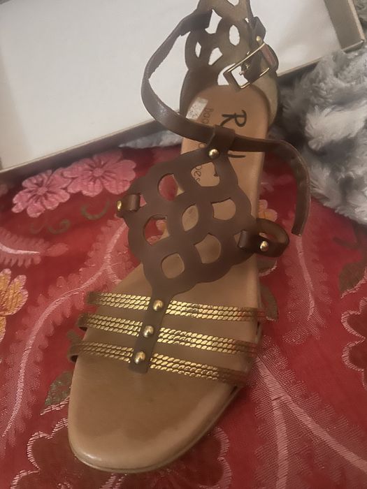 Sandália da famosa marca Ruika