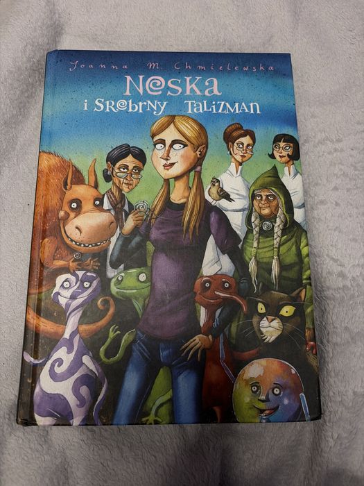 Neska i srebrny talizman