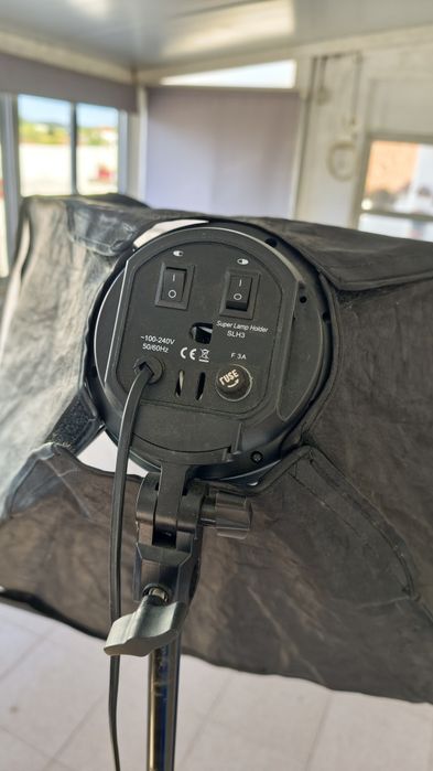 Kit de 2 Softboxes com Tripés – Altura até 2,45 m (Sem Lâmpadas)