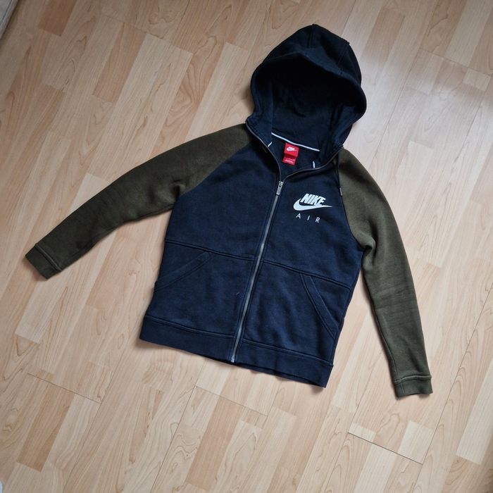 Bluza Nike Air Nsw Fleece Hoodie
Rozmiar: S/M
Wymiary:
Szerokość mierz