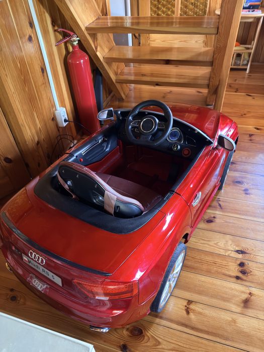 Sprzedam samochod na akumulator Audi RS 5