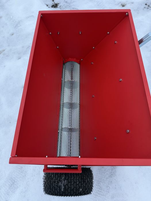 Posypywarka do ziemi piachu piaskarka  (Cena przedsezownowa)