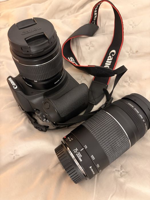 Camera Canon 2000D