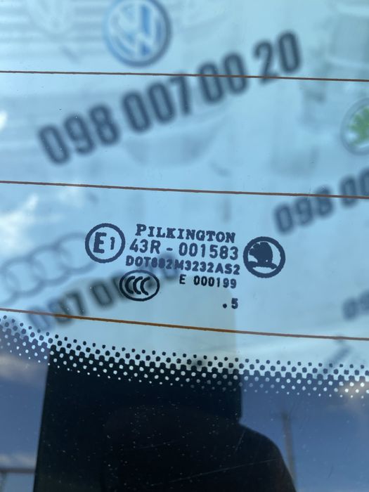 Скло в ляду Багажника  Skoda Oktavia A7 Шкода Октавія А7 Scoda Octavia