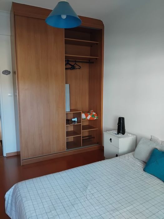 Alugo quarto Póvoa st Adrião