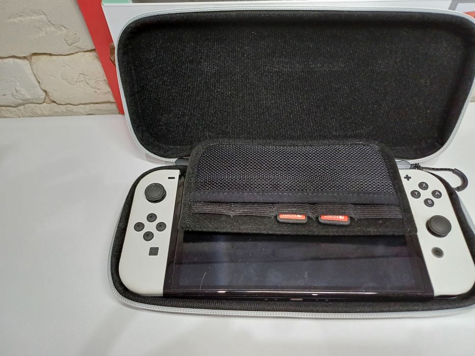 Nintendo switch OLED + чехол з 2 іграми