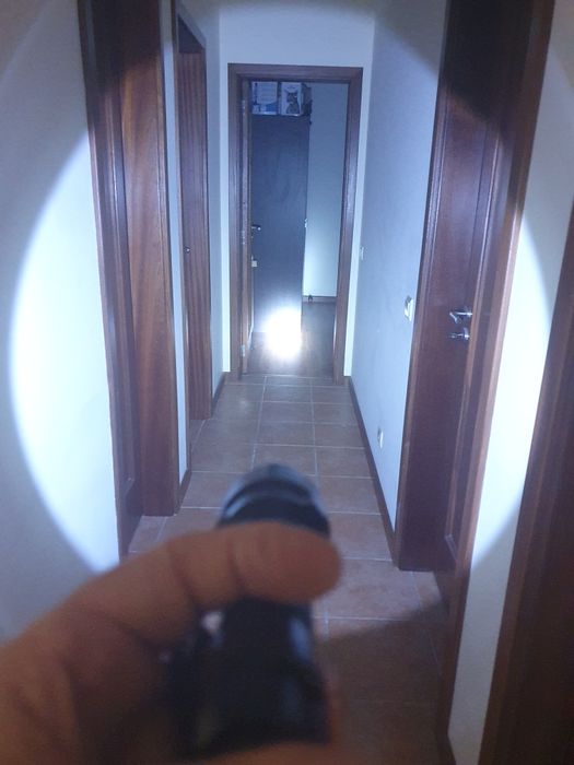 Lanterna Tática UltraFire C8 LED – Como Nova (C/ Bateria incluída)