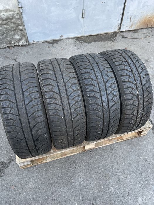 Зимові шини (зимняя резина) 215/60r16 Lassa IceWays 2