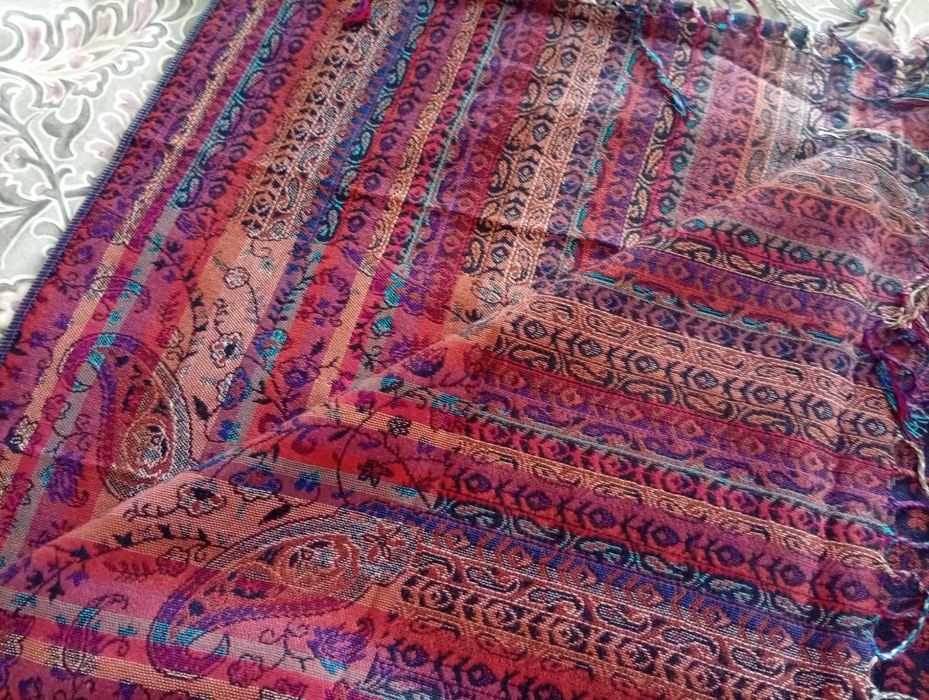 Xaile artesanal, estilo Jamawar ou Kani, muito bonito