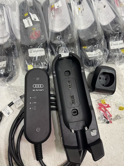 Кріплення до зарядки Audi e-Tron , Porsche 8v4915706H , 8v4915515E