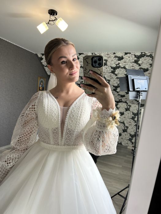 Продам весільну сукню
