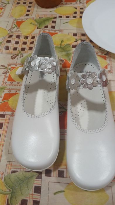 Sapatos de pele novos numero 36