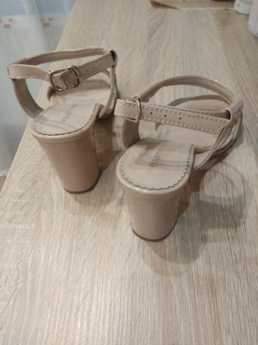 Босоножки женские