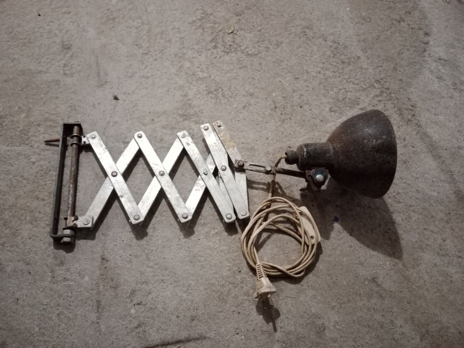 Lampa harmonijkowa, nożycowa z czasów PRL.