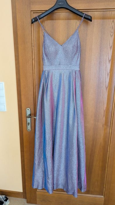 Brokatowa sukienka maxi