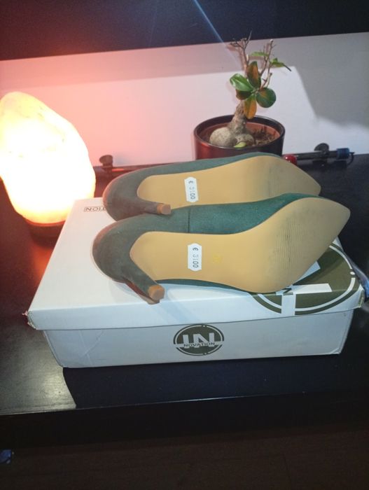 Sapatos  stiletto  verdes novos