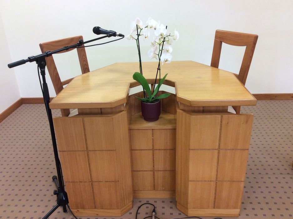 Mesa de Reunião (e Exposição) com 2 cadeiras