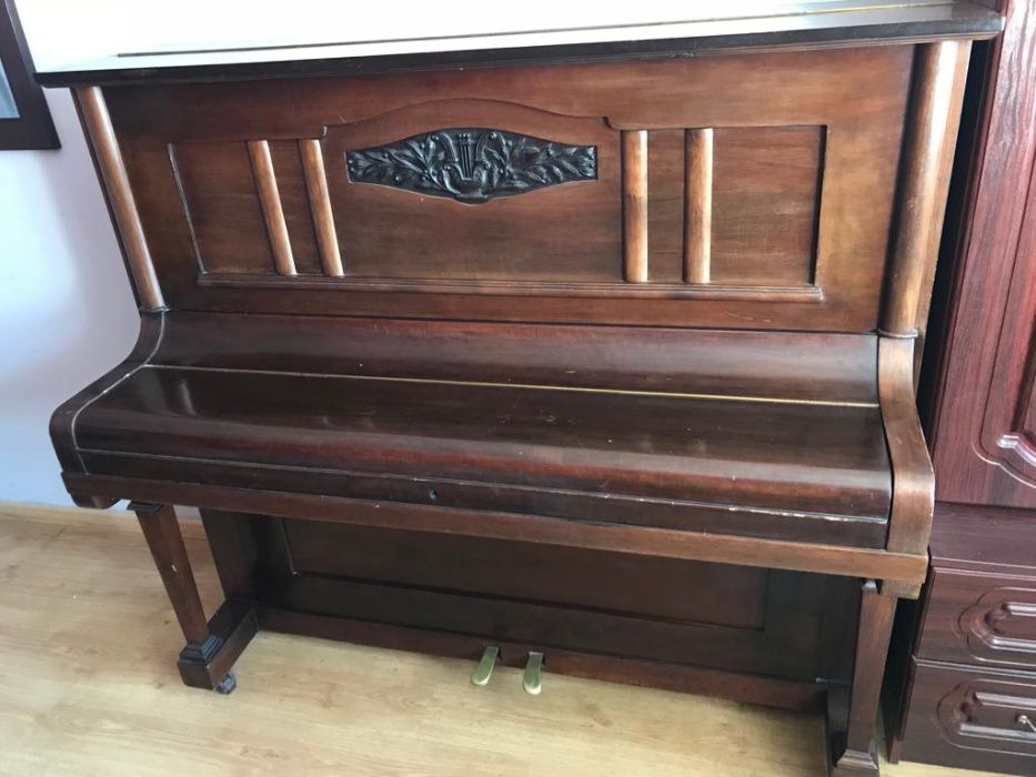Pianino W.Menzel