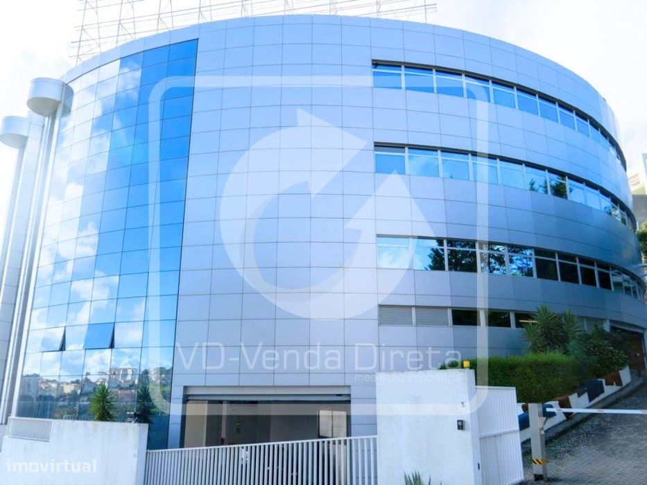 Edifício de Escritórios com 6500 m² com 5 pisos, Queijas, Oeiras. I...