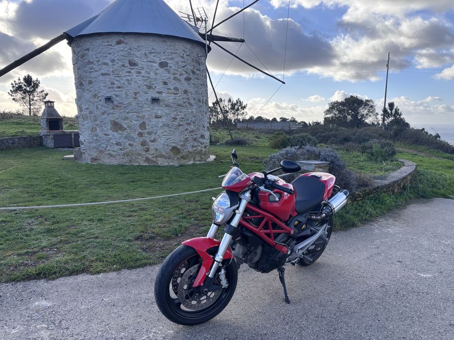 Ducati Monster 696