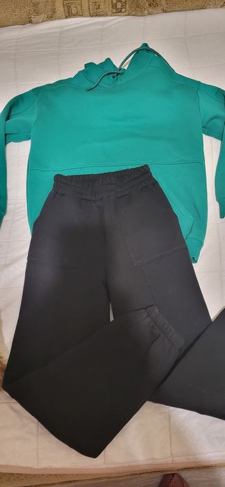 Теплий костюм для дівчини