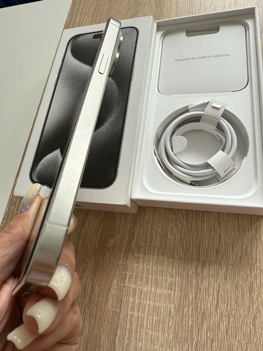Продам iPhone 15 Pro Max 256Gb White Titanium