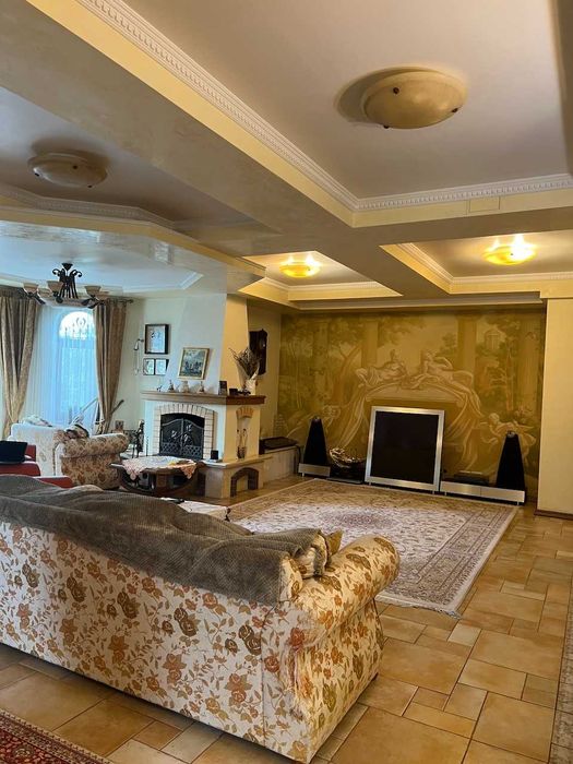 Якісний будинок 560м2 з шикарною ділянкою у м. Святопетрівське!