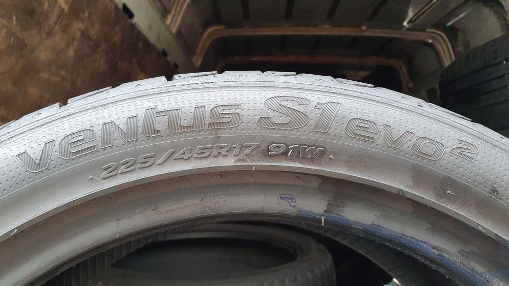 225/45 R17  2шт Hankook ( Хенкук) Авторезина, шини.