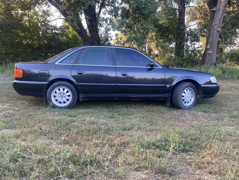 Ауді 100С4