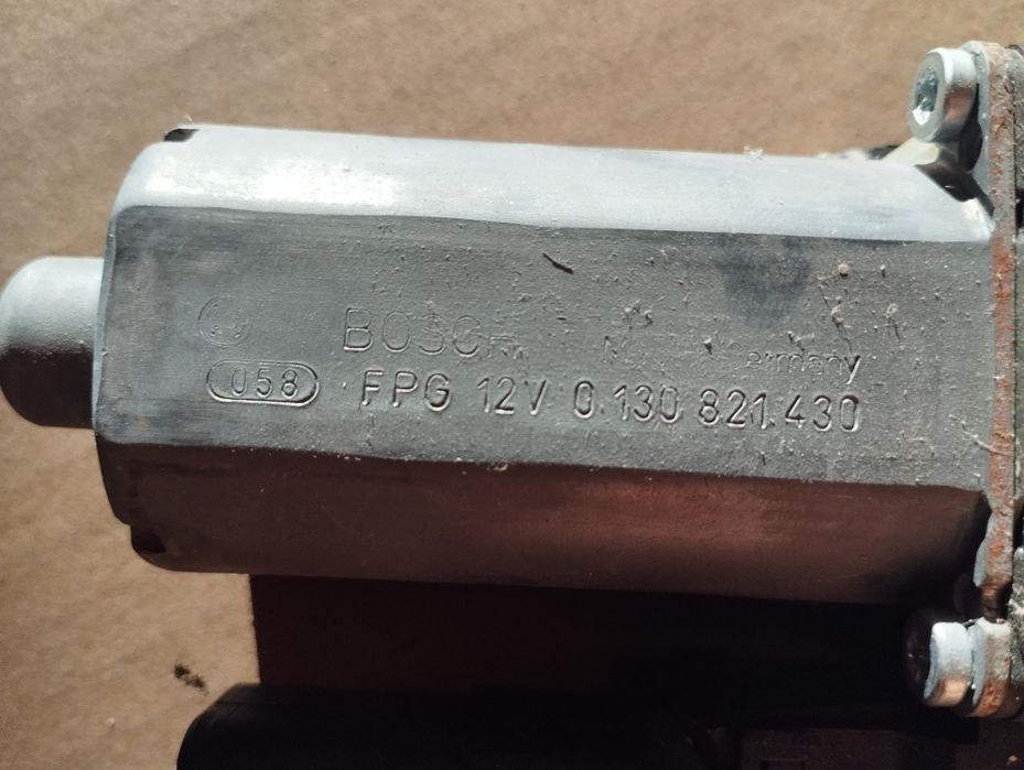 Motor elevador vidro VW golf V 2006