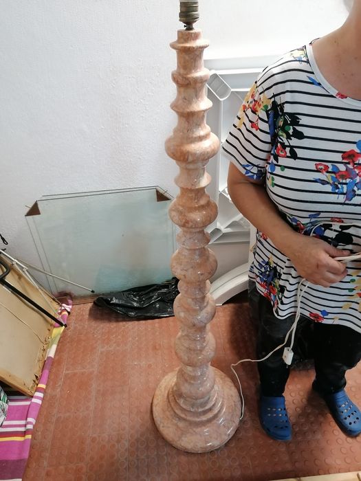 Candeeiro pé alto Mármore Rosa