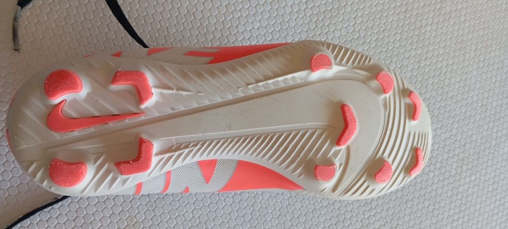 Chuteiras Nike tamanho 33
