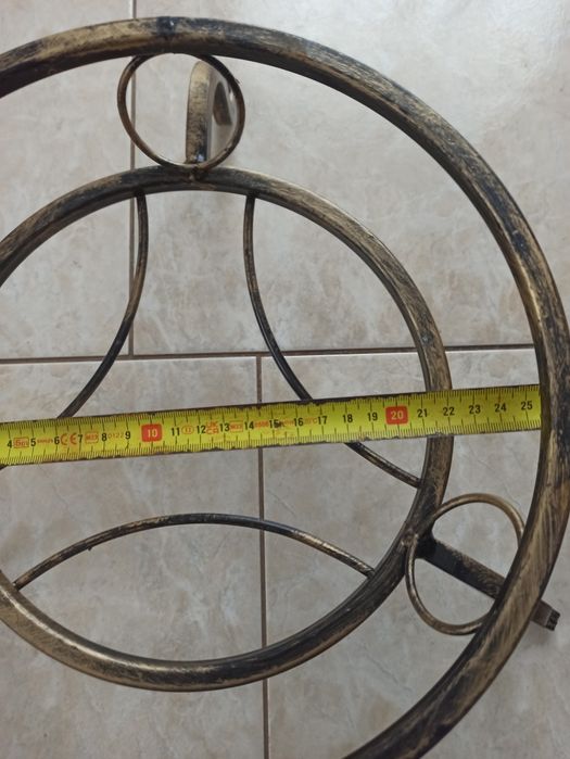 Podstawką pod kwiatka w dolniczce