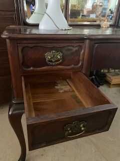 Toucador antigo com espelho
