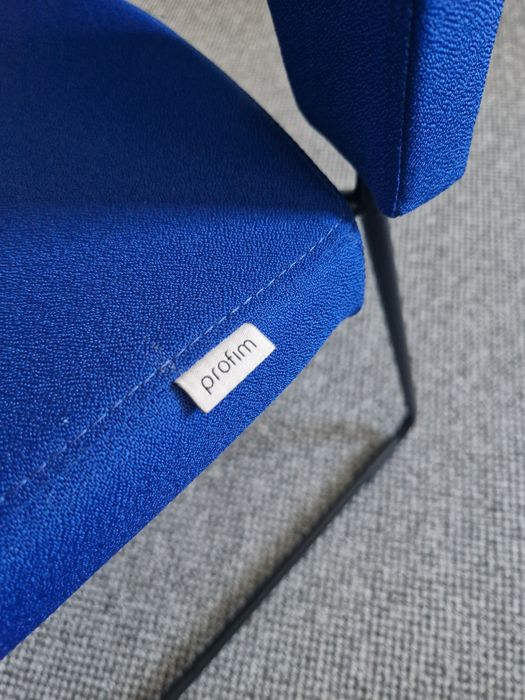 Zestaw mebli biurowych Sofa Profim 2 Krzesla Profim 2 Stoliczki mały duży