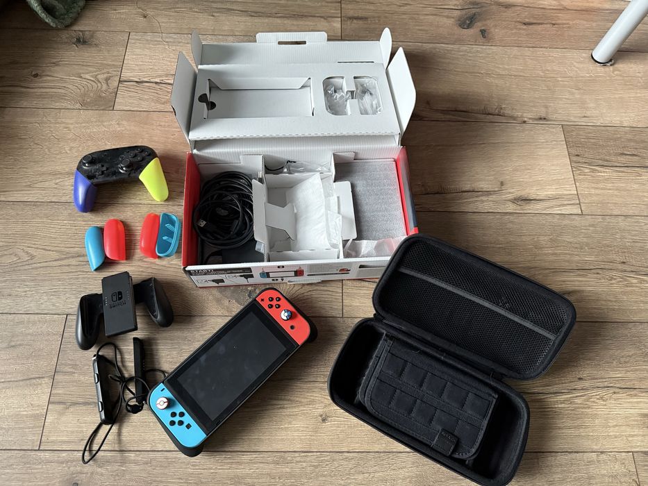 Sprzedaż/Zamiana: Nintendo Switch V2 + Akcesoria – Kompletny Zestaw