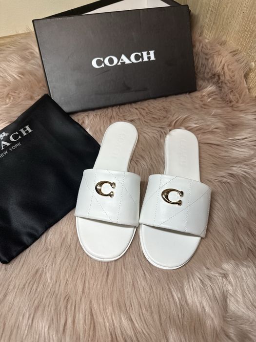 Нові шльопки, шльопанці coach
